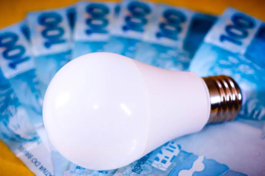 Conta de luz deve ficar mais cara a partir de maio, projeta CCEE