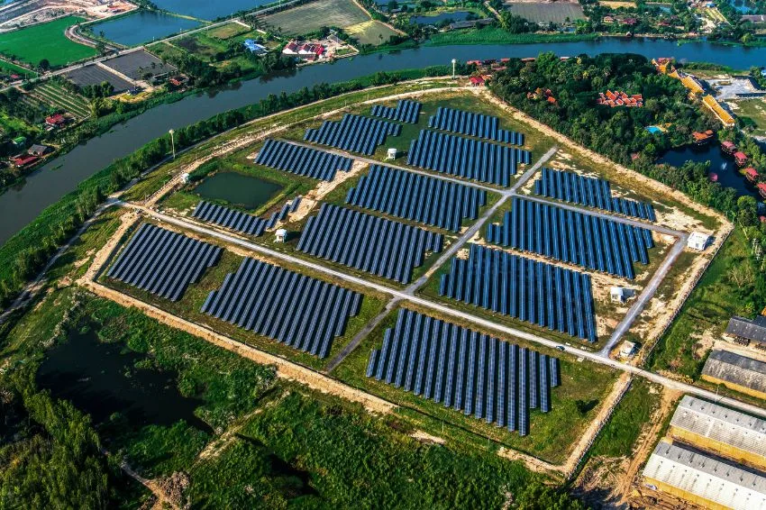 Energia solar lidera expansão global das renováveis em 2024, aponta IRENA