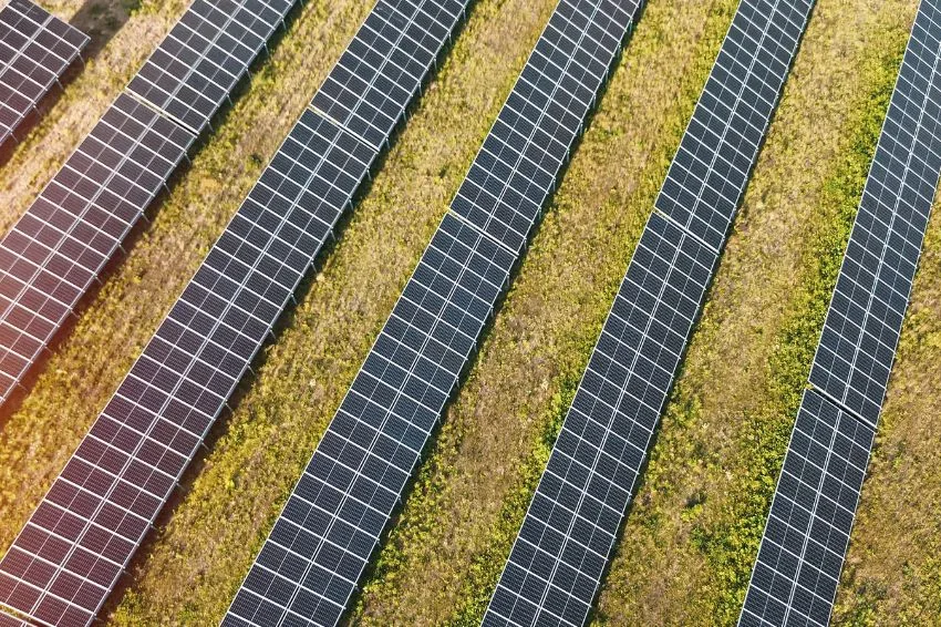 Impulsionada por datacenters, autoprodução lidera contratos de solar e eólica no mercado livre