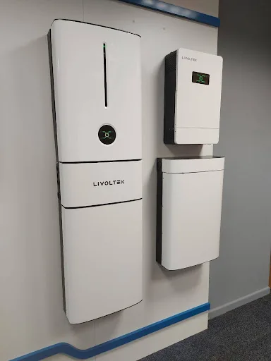 Inversores Livoltek nos modelos all-in-one Hyper5000 e off-grid GLF1-5K com baterias BLF51-5