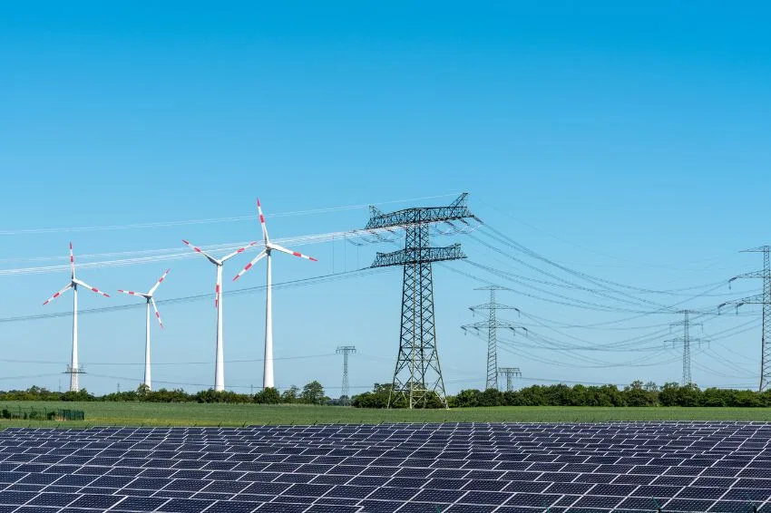 Mercado livre de energia ou energia solar: qual a melhor opção para o seu negócio?