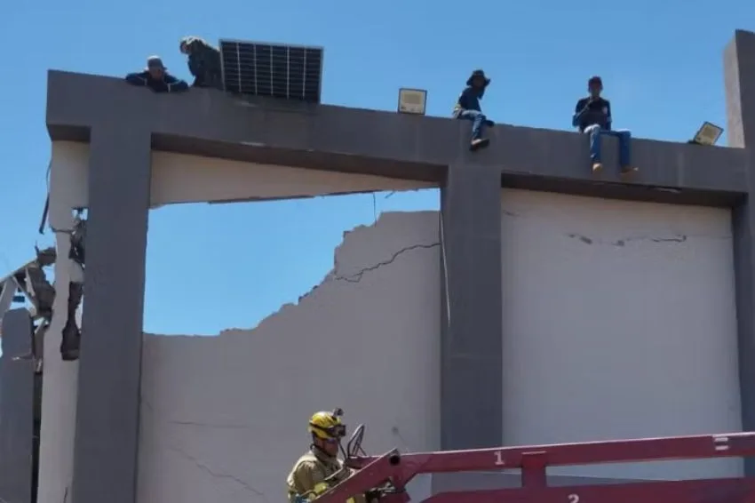 Teto de igreja desaba durante instalação de painéis solares em Goiânia