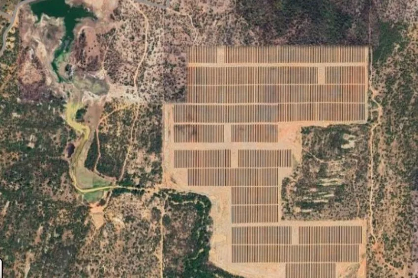 Parque solar que abastece fábricas da Mercedes-Benz é alvo de ação judicial por dano ambiental