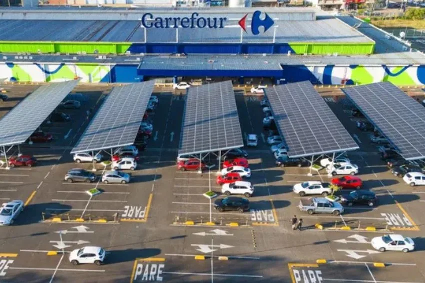 Canal Solar - Carrefour reduz consumo energético com energia solar e automação predial