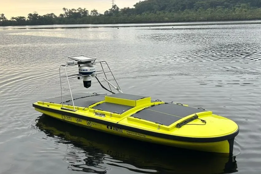 Barco movido a energia solar monitora qualidade da água na Amazônia