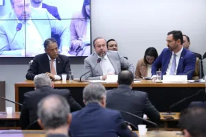 Canal Solar - Ministro quer limitar CDE e pede que reforma do setor elétrico não seja fatiada