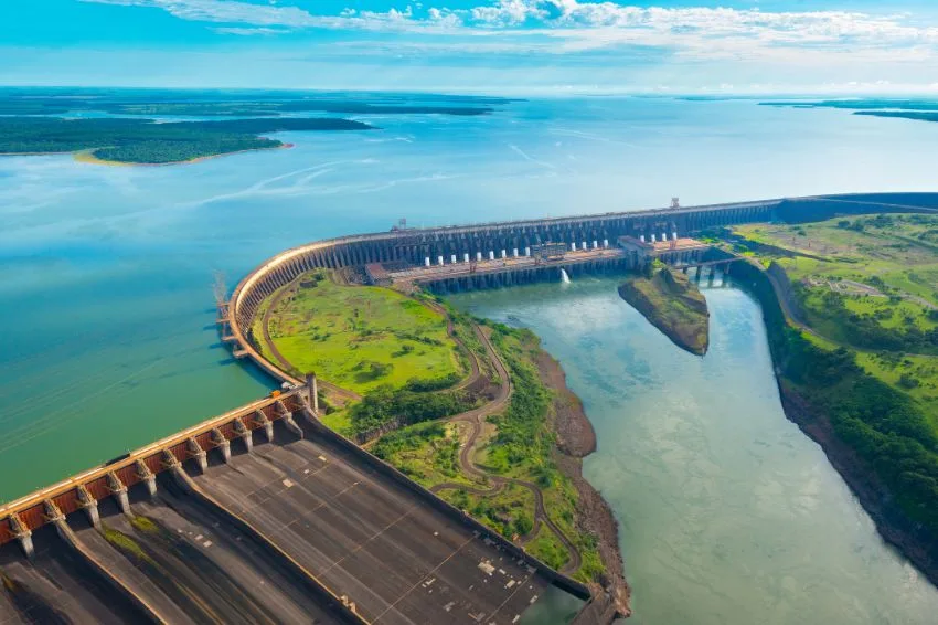Canal Solar - Paraguai deve consumir 50% da energia gerada por Itaipu a partir de 2035