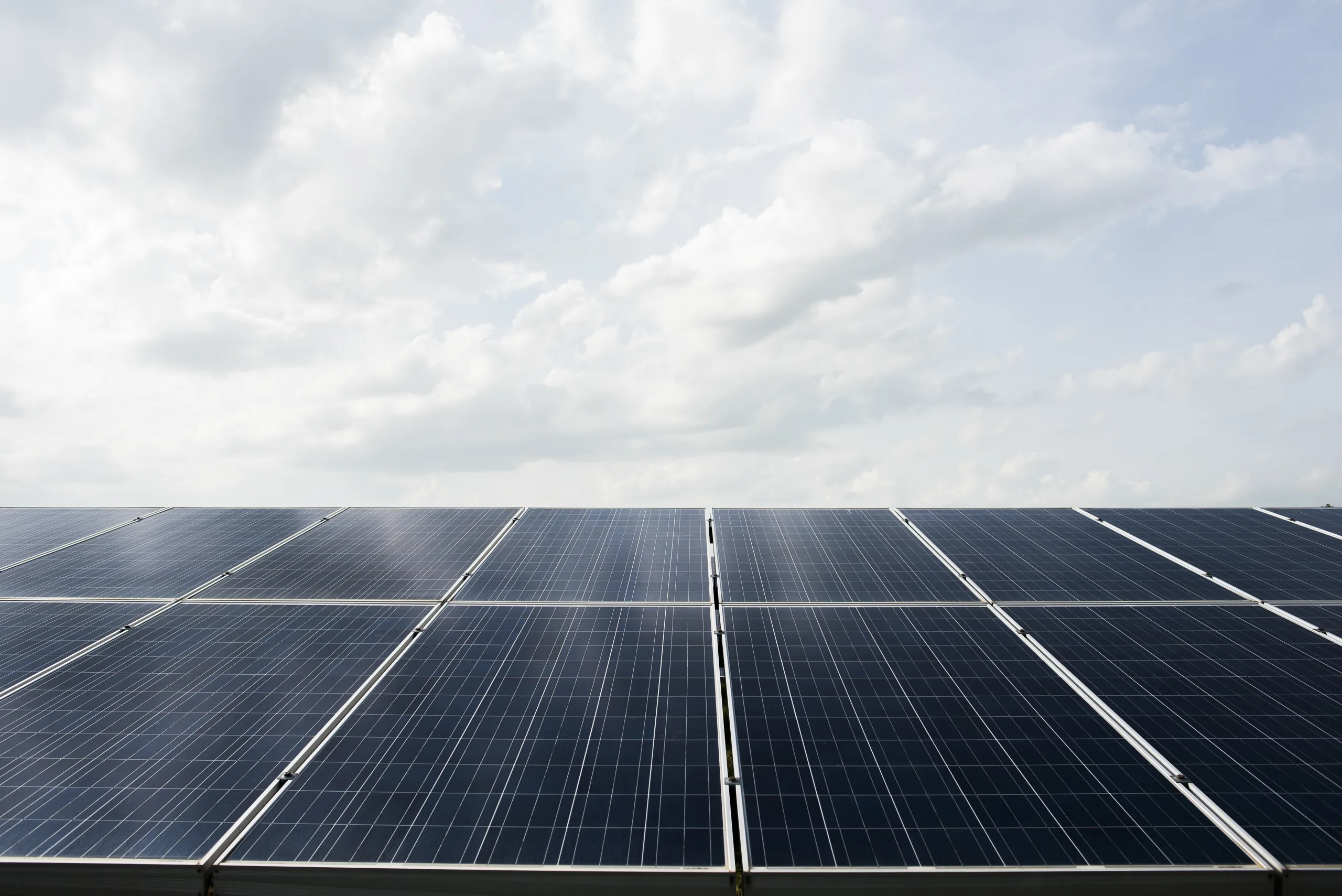 Califórnia concede subsídio milionário para validação de painéis solares de perovskita