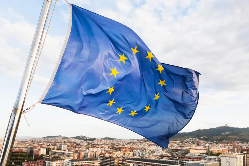 União Europeia registra primeira queda anual em energia solar desde 2015