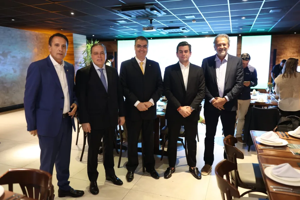 Canal-Solar -FREPEL reúne parlamentares e setor elétrico para debater desafios da energia limpa