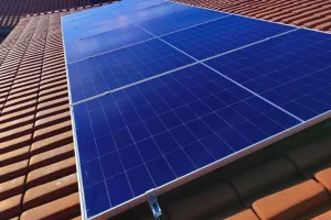Canal Solar - Culpar os telhados solares é mirar no alvo errado