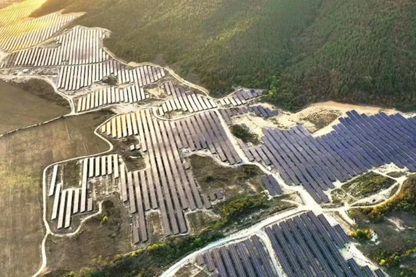 Usina solar de 161 MW entra em operação comercial na Bulgária