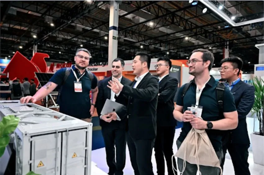 TBEA foca em soluções customizadas para solar e armazenamento na região