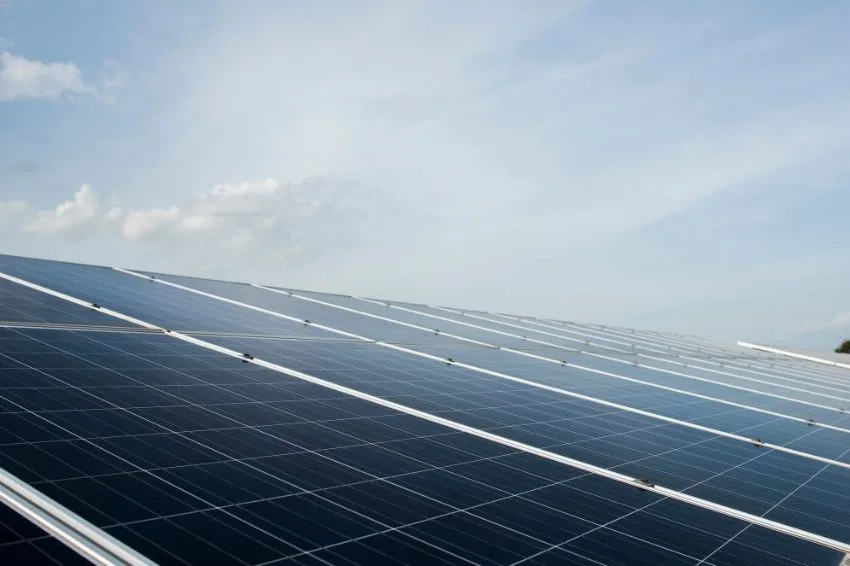 Usina solar flutuante de 50 MW na China é inaugurada