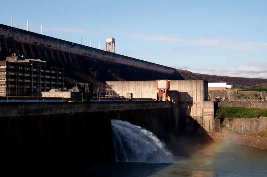 Canal Solar - CCEE e ONS apontam queda no consumo de energia e estabilidade nos reservatórios do país