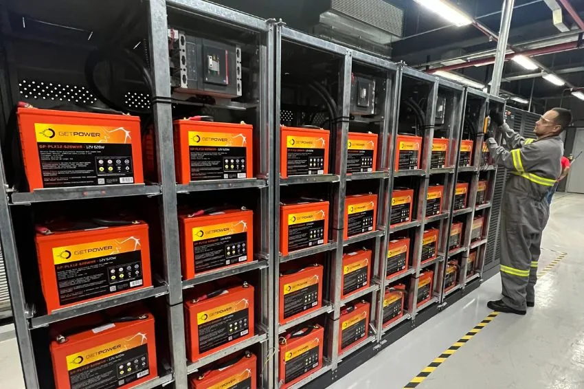 Canal Solar - Baterias de chumbo puro e outras soluções ganham destaque em megaevento de data centers