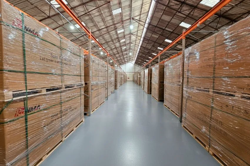 Ronma Solar reforça operação com mais de 400 contêineres de módulos TopCon à pronta entrega