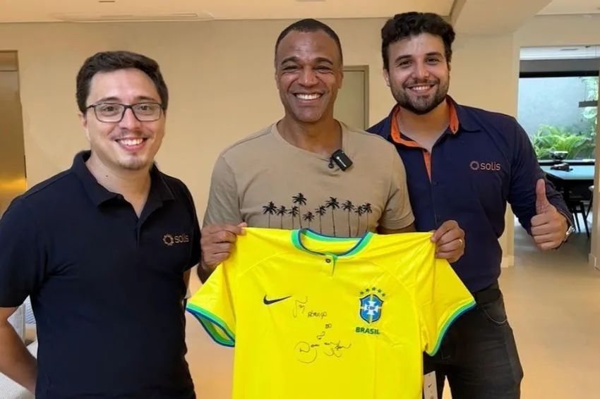 Solis entrega solução híbrida de armazenamento na casa de Denílson Show