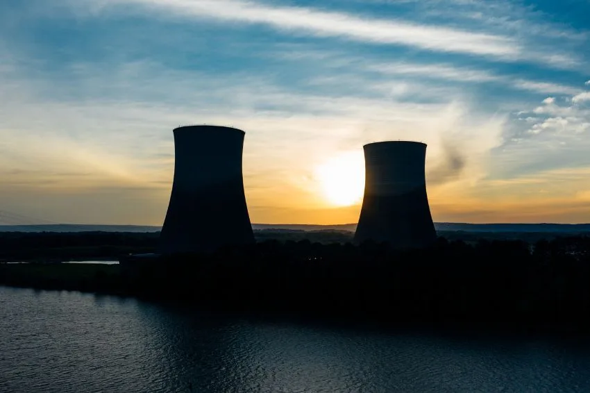 Irã e Rússia firmam acordo de US$ 25 bilhões para usinas nucleares