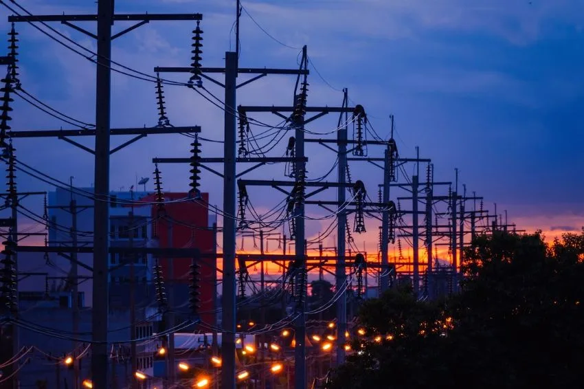 Multa milionária: ANEEL mantém penalidade de R$ 59,5 mi à Neoenergia Coelba