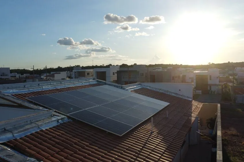 Canal Solar - Novo programa da Caixa financia energia solar para famílias de baixa renda