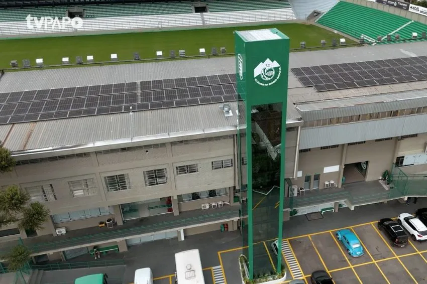 Juventude investe em energia solar e reduz custos no Estádio Alfredo Jaconi