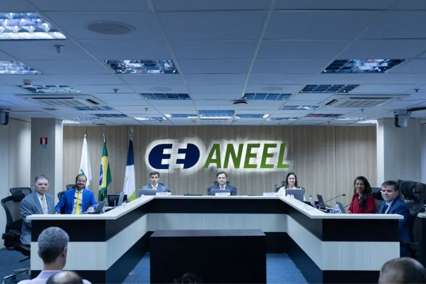 ANEEL realiza última reunião presencial do ano com decisões sensíveis para o setor