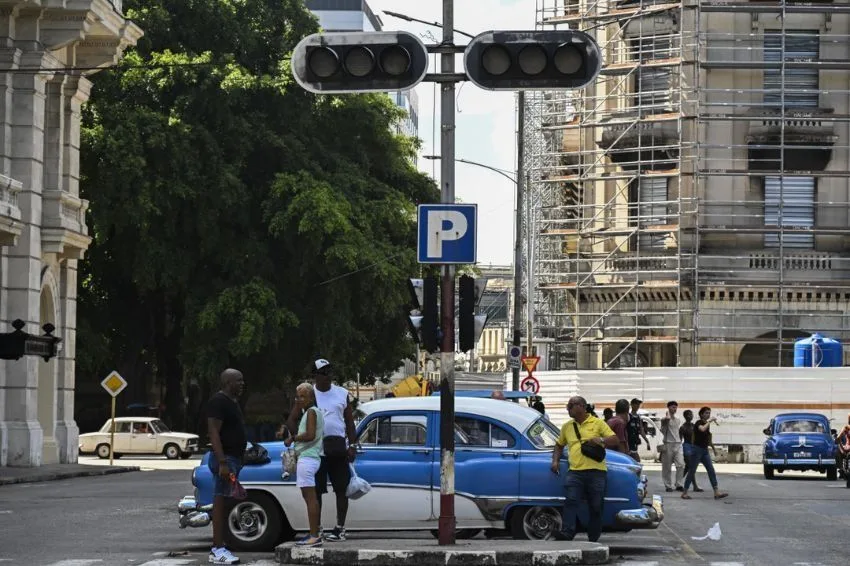 Cuba enfrenta apagões generalizados e déficit elétrico recorde