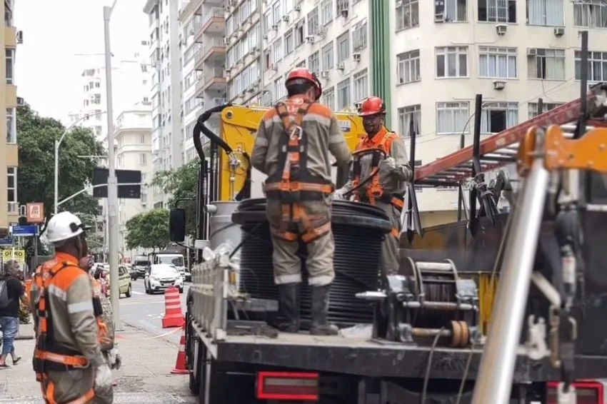 Canal Solar - Bairros do Rio voltam a ter energia após três dias, mas com uso de geradores