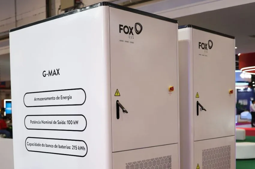 Fox ESS lança G-MAX PLUS, novo BESS para armazenamento C&I