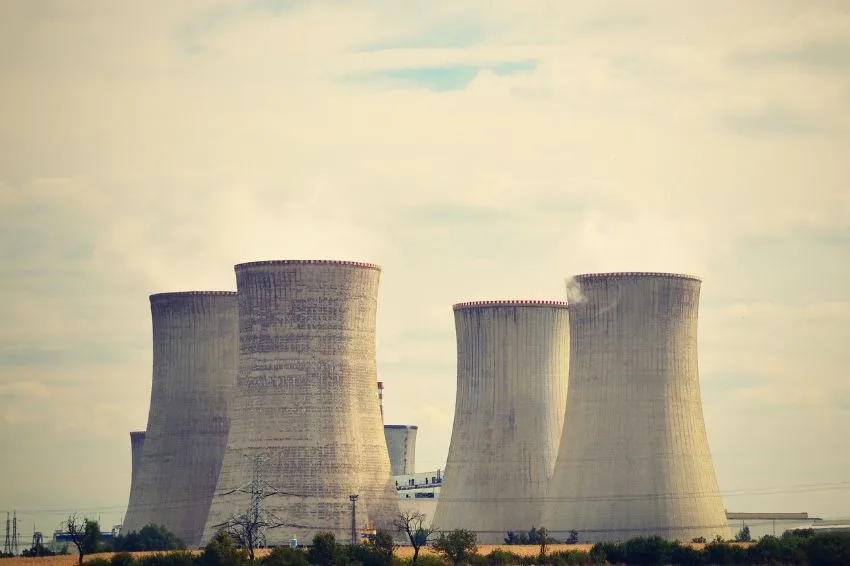 Capacidade nuclear global pode chegar a 1.446 GW até 2050