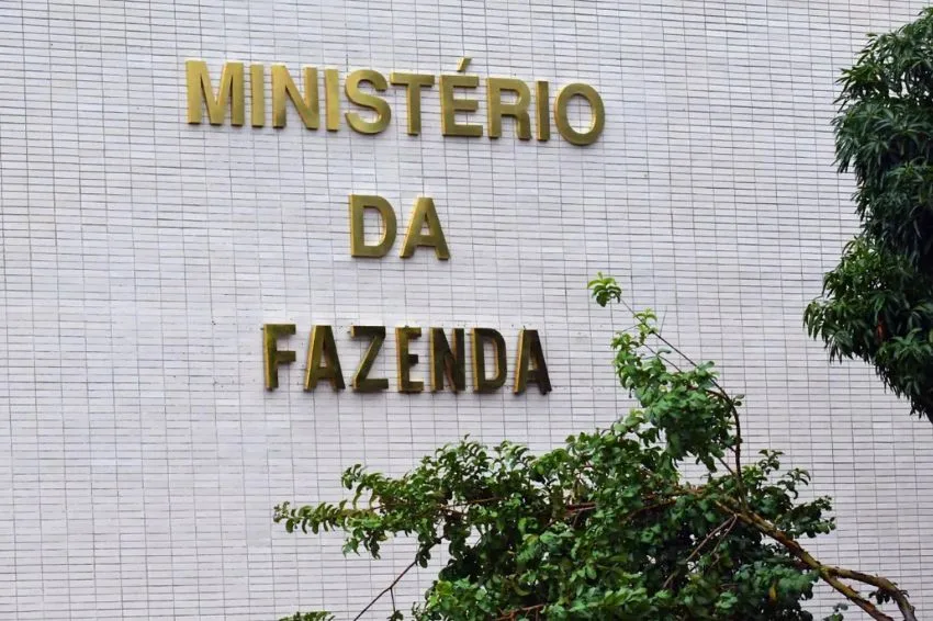 Fazenda questiona MME e alerta que leilão de térmicas pode afetar armazenamento