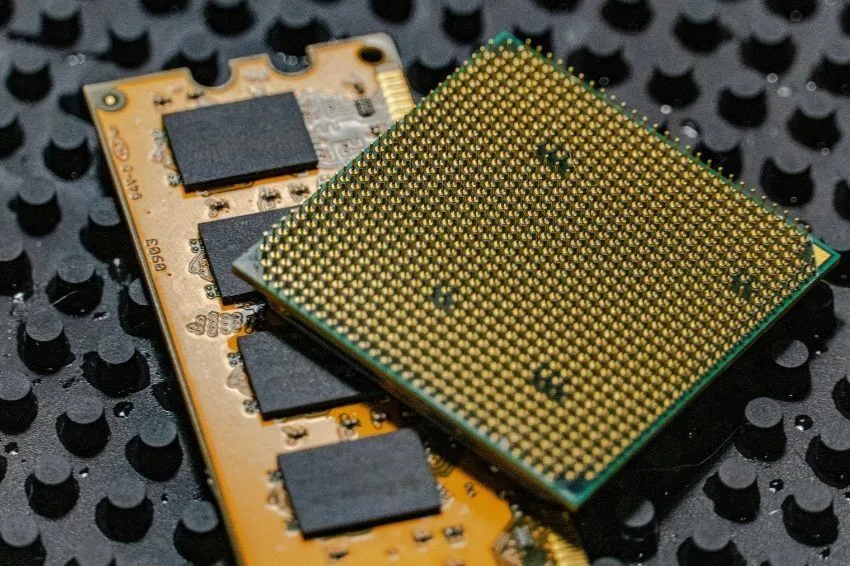 Falta de chips de memória pressiona renováveis e data centers