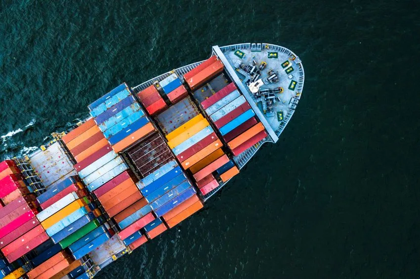 Preço do frete marítimo despenca, mas queda não deve baratear equipamentos solares