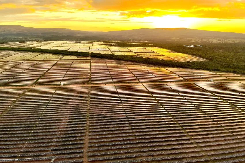 Energia solar amplia participação na matriz elétrica enquanto outras fontes recuam