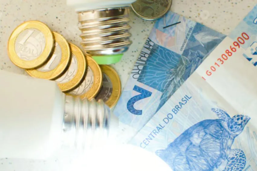 Canal Solar - Conta de luz deve subir quase o dobro da inflação em 2026