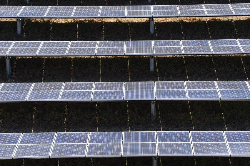 Canal Solar - Solar inicia 2026 com 93% da expansão da matriz elétrica em janeiro