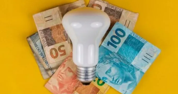 Canal Solar - Conta de luz acumula alta de 16% em 2025 e deve subir mais 8% em 2026